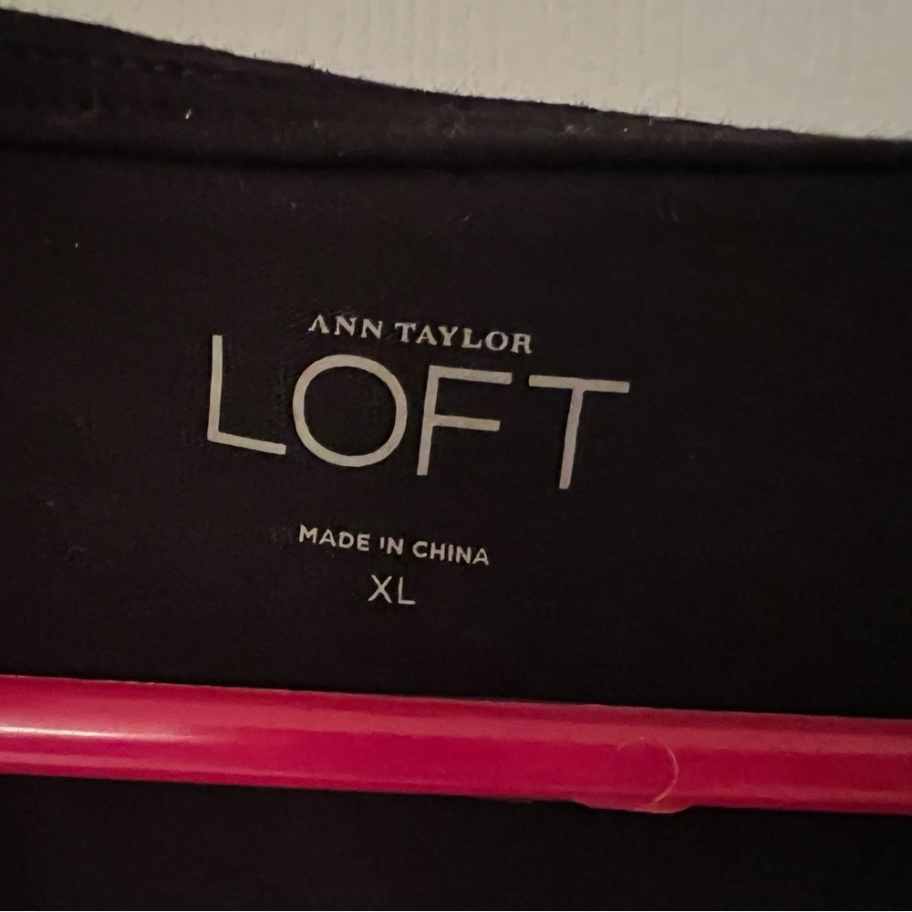 Woman’s Ann Taylor Loft Sleeveless Top - Picture 4 of 7